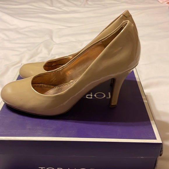 Tan Pumps - Picture 2 of 10